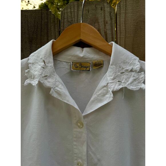 VINTAGE EMBROIDERED BUTTON-DOWN BLOUSE — WHITE - Picture 5 of 9